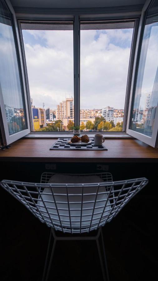 Prishtina In & Out Apartment Pristina Exterior photo