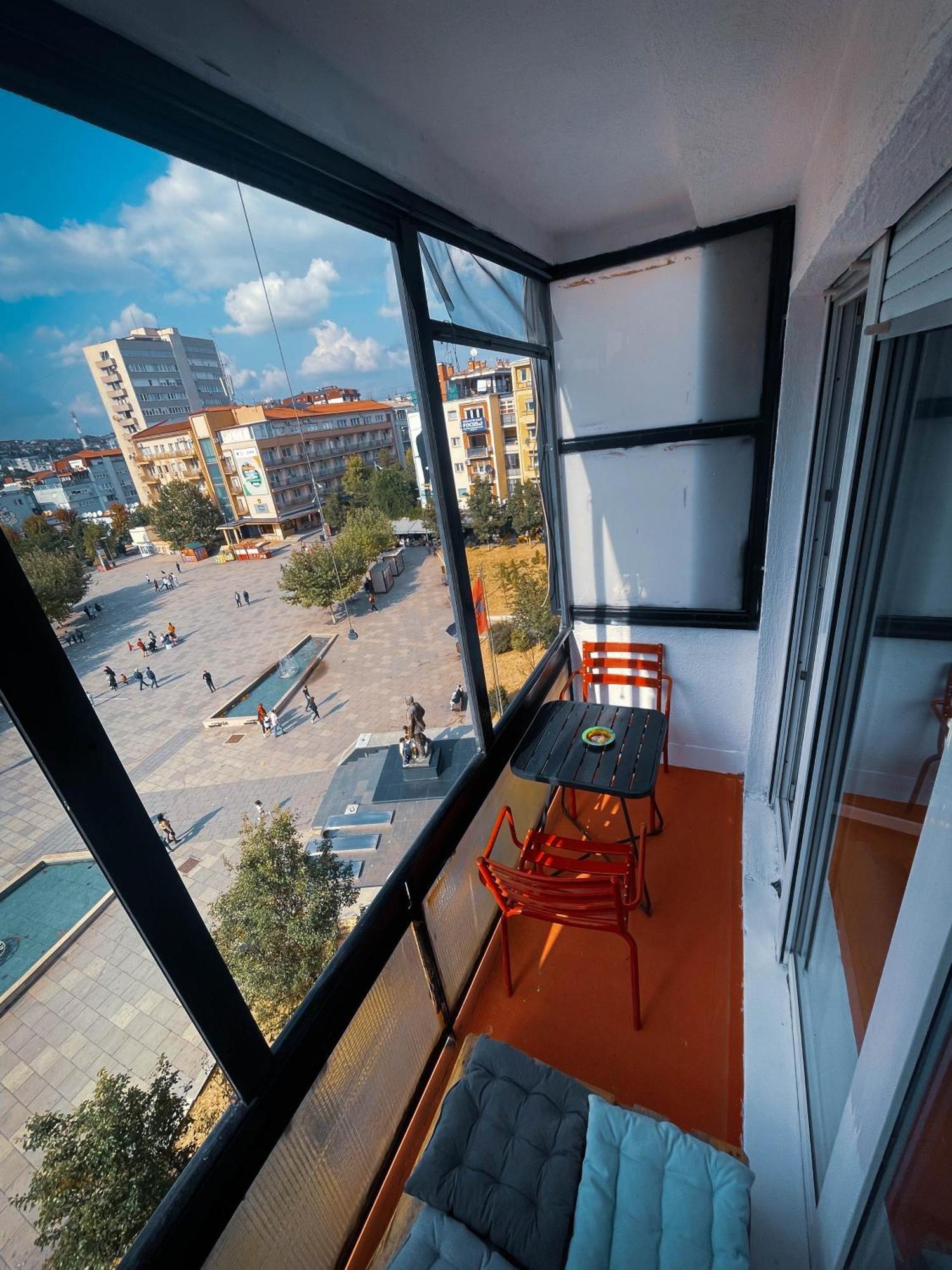 Prishtina In & Out Apartment Pristina Exterior photo